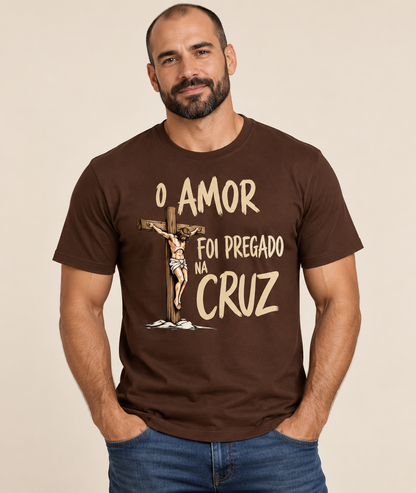 Camiseta O Amor Foi Pregado Na Cruz